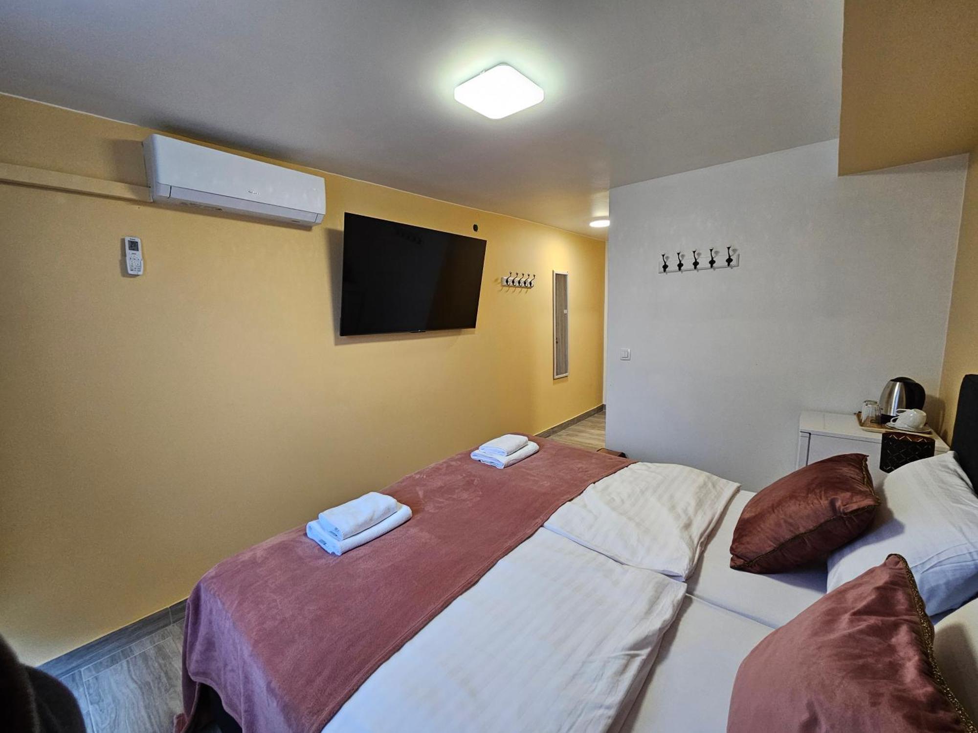 Royal Apartments & Rooms Загреб Екстериор снимка