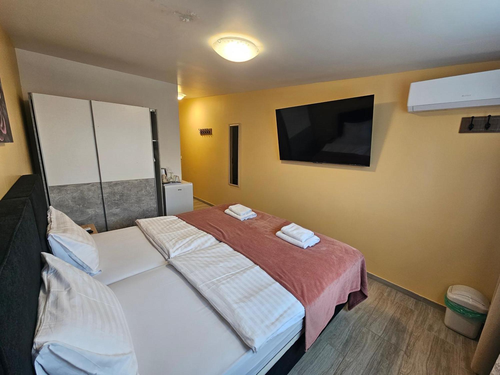 Royal Apartments & Rooms Загреб Екстериор снимка